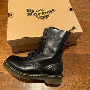 Women’s 1490 Smooth Dr. Martens